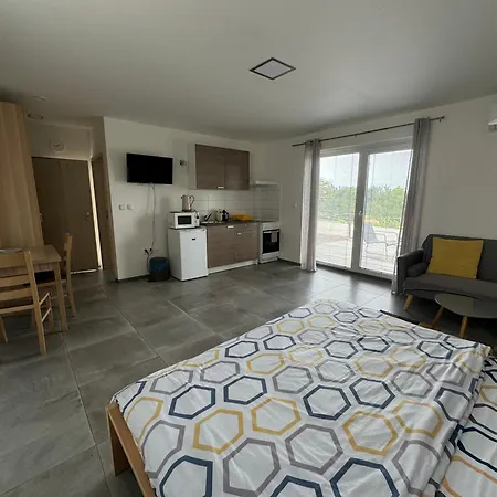 Miromar Apartment