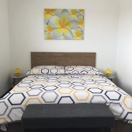 Miromar Apartment *